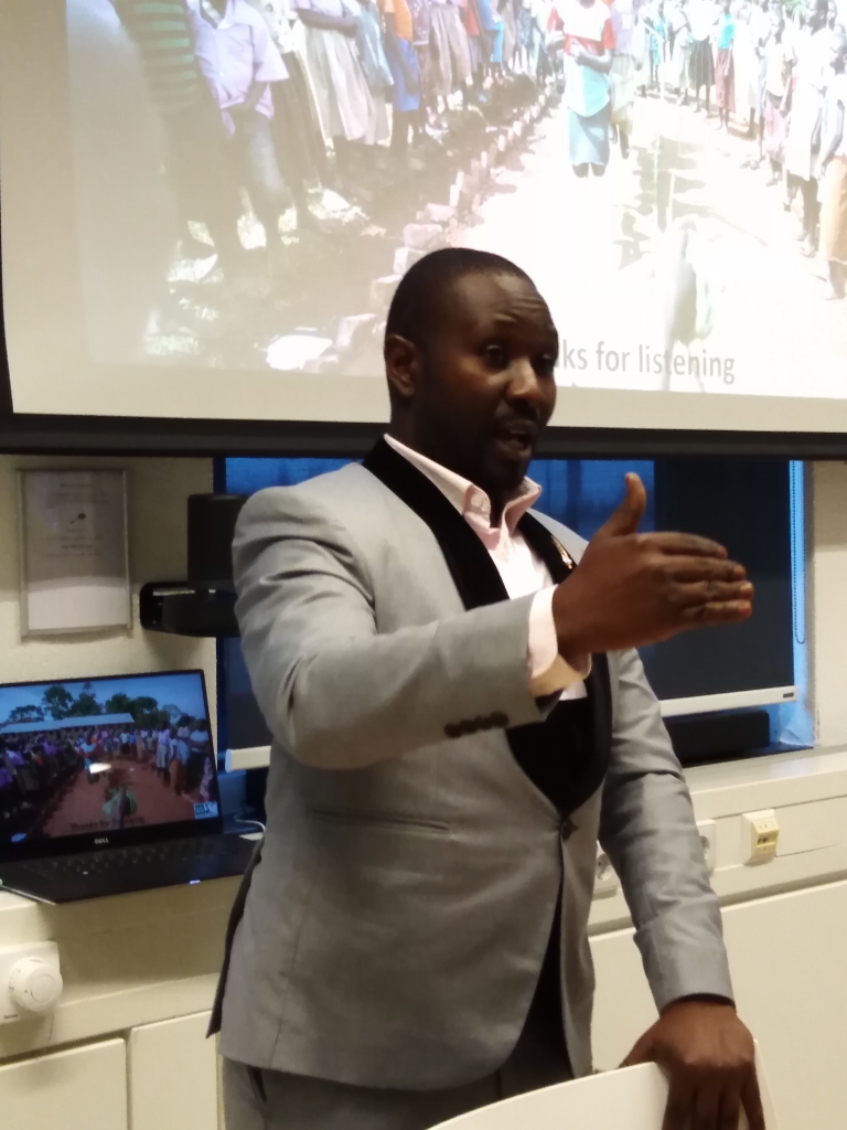 Emmanuel-presenting-1
