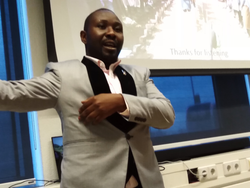 Emmanuel-presenting-2